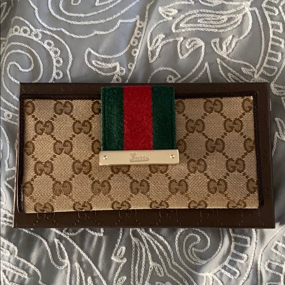 Gucci Handbags - Gucci wallet